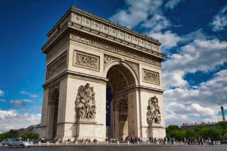 Circling in on Paris’ Arc de Triomphe